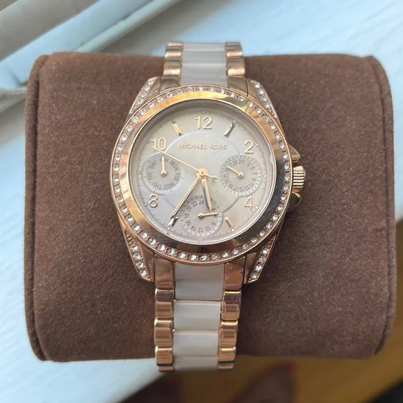 Michael Kors rose gold watch. Never worn. Beautiful condition! NEW Authentic Michael Kors Parker Chronograph Rose Gold-Tone  main image 2